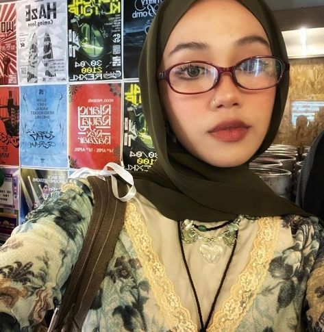 Outfit Y2k Hijab, Y2k Hijab, Outfits Muslim, Glasses Outfit, Stile Hijab, Muslim Outfits Casual, Hijabi Aesthetic, Hijabi Style, Muslimah Fashion Outfits