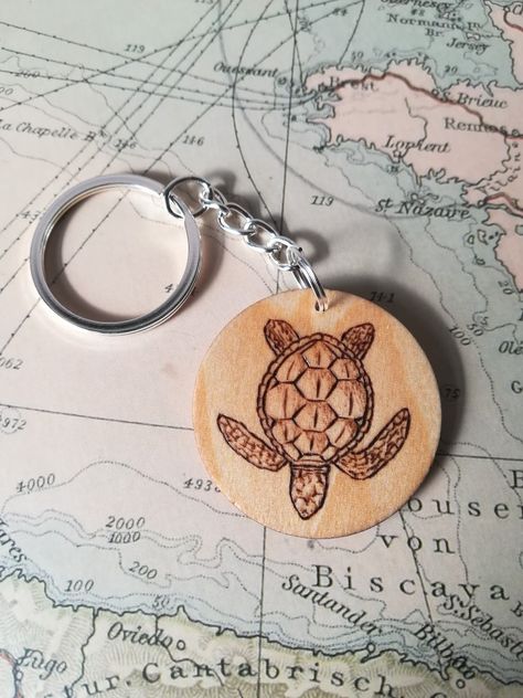 Wood Burning Turtle, Woodburned Keychain Ideas, Woodburning Keychains, Wood Burning Keychain Ideas, Pyrography Keychain, Turtle Eggs, Wood Art Ideas, Wood Burning Patterns Stencil, Wood Burning Techniques