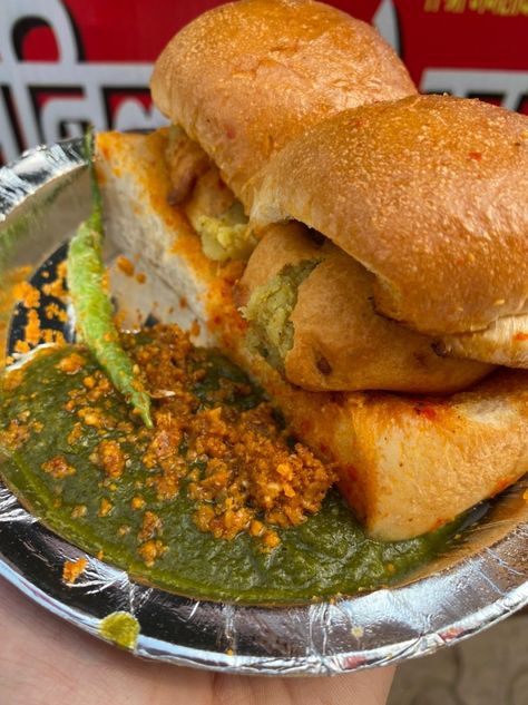 Vada pav Bada Pav Photo, Misal Pav Snapchat Story, Vada Pav Aesthetic, Bombay Street Food, Mumbai Street Food Snap, Vadapav Aesthetic, Mumbai Food Snap, Vada Pav Snapchat, Vada Pav Snap