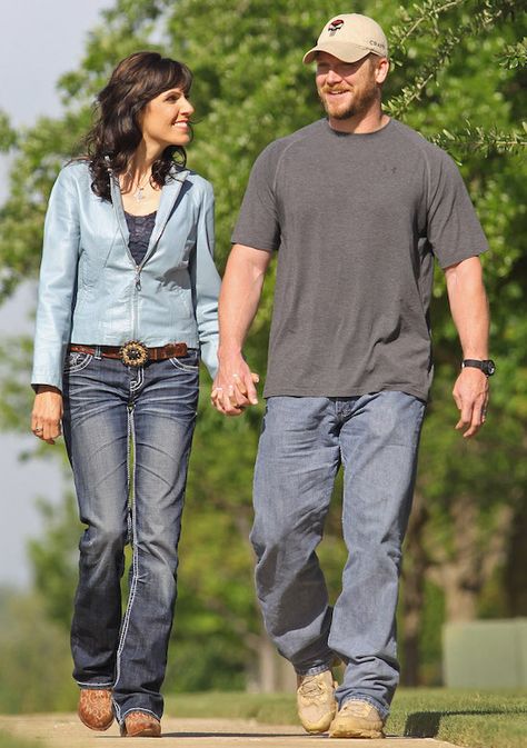 Taya Kyle (widow of Navy SEAL Chris Kyle) discusses #military marriage and 'American Sniper'. Chris Kyle, Us Navy Seals, Chris Tomlin, Military Heroes, American Patriot, Clint Eastwood, Navy Seals, American Heroes, American Pride