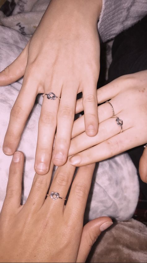 Memorable Gifts For Best Friends, Bestie Birthday Gift Ideas, Cute Present Ideas, Bff Gift Ideas, Best Friend Birthday Gift Ideas, Bff Rings, Gift Ideas For Best Friend, Diy Gift For Bff, Best Friend Rings