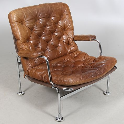 BRUNO MATHSSON. Fåtölj, läder och krom, "Karin", Dux, 1900-tal. Modern Retro Furniture, 70s Interior, Bruno Mathsson, Cute Furniture, Iconic Chairs, Lounge Chairs Living Room, Industrial Interior Design, Vintage Lounge Chair, Lounge Design