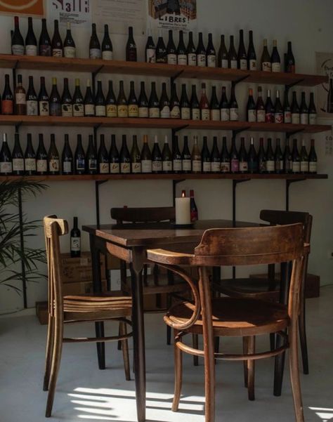 Wine Bar Lighting, Paris Wine Bar, Small Wine Shop, Wine Bar Interior Design, Small Wine Bar, Wine Cafe, Wine Shop Interior, Small Business Aesthetic, Wine Bistro