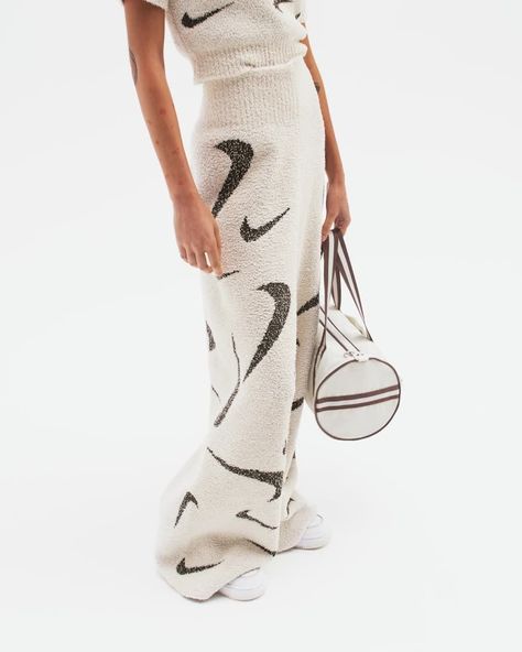 Nike Sportswear Phoenix Cosy Bouclé Women's High-Waisted Wide-Leg Knit Trousers. Nike CA Knit Trousers, Pants Nike, Women's Sportswear, Knit Pants, Sportswear Women, Bold Prints, Brown Fashion, Nike Sportswear, Wide Leg Pants