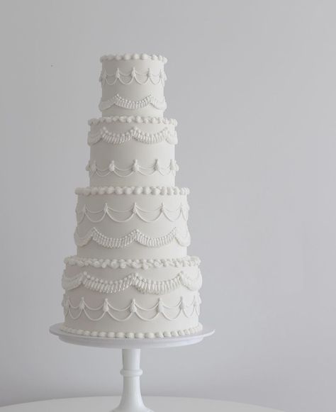 Classic Buttercream Wedding Cake, 4 Tiered Wedding Cakes, Three Tiered Wedding Cake, Wedding Cake October, Piped Wedding Cake, Frilly Cake, Wedding Cake 4 Tier, White Vintage Cake, Wedding Cake Piping