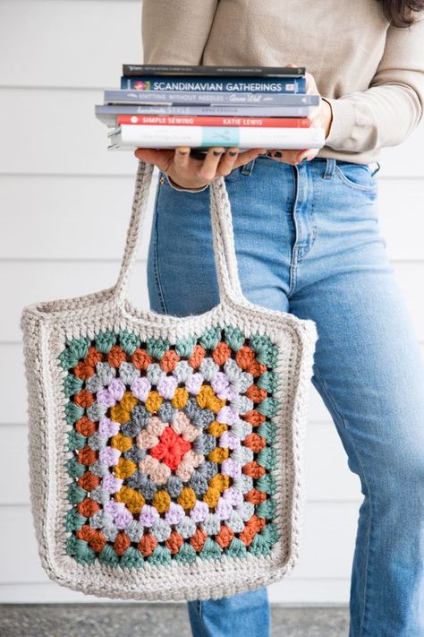 Sac Granny Square, Tote Crochet, Pull Bebe, Crochet Bag Pattern Free, Granny Square Bag, Pola Amigurumi, Crochet Clutch, Crochet Purse Patterns, Granny Square Crochet Pattern