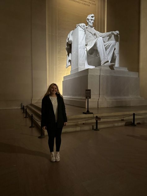 Lincoln Memorial in D.C. Washington Dc Road Trip, Lincoln Memorial Aesthetic, Abraham Lincoln Monument, Washington Dc Memorials, Lincoln Statue, Lincoln Memorial, Ny Trip, East Coast Travel, Washington Dc Travel