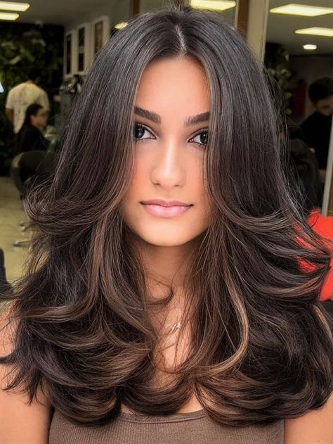 Rambut Brunette, Layered Haircuts For Medium Hair, Haircuts For Medium Hair, Haircuts Straight Hair, Haircuts For Long Hair, Long Hair Cuts, Brown Hair Colors, Short Hair Cuts For Women, Layered Hair