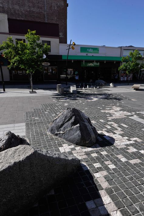 Grounds of Hargreaves Mall by Rush Wright Landscape Architecture « Landezine | Landscape Architecture Works Metal Landscape Edging, Villa Architecture, Pavement Design, Paving Ideas, Contemporary Stairs, Contemporary Staircase, Contemporary Hotel, Landscape Edging, Architecture Landscape