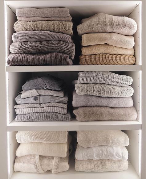 Cleaning Closet, Clothes Aesthetic, Folding Clothes, Bedroom Wardrobe, First Apartment, Minimalist Wardrobe, Lovely Clothes, Closet Design, Closet Organization