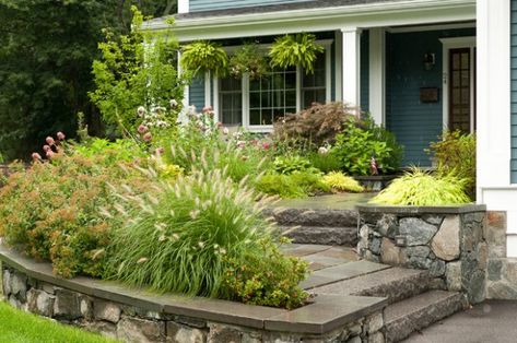 19 Amazing Small Front Yard Landscaping Ideas Walkways To Front Door, Front Door Landscaping, Terrasse Design, Natural Landscaping, Small Front Yard Landscaping, Front Yard Design, Front Yard Garden Design, Easy Landscaping, Front Landscaping