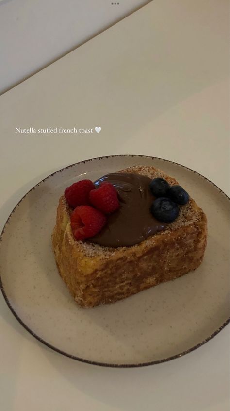 French Toast With Nutella, Nutella Toast Aesthetic, Aesthetic Nutella, Nutella Aesthetic, Toast Aesthetic, Nutella Bread, Strawberry Nutella, Nutella French Toast, Story Ideas