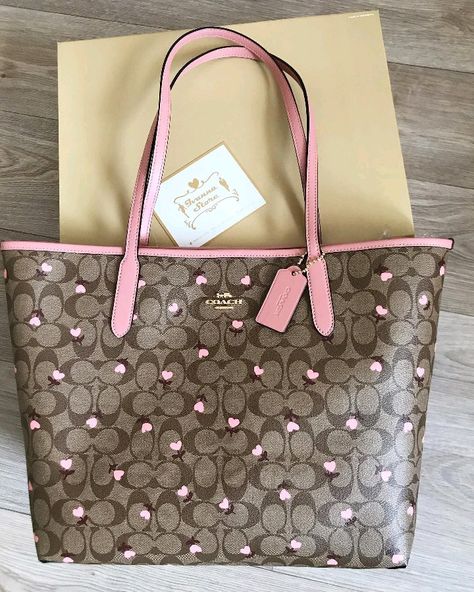 Uni Bag, Luxury Bags Collection, Handbag Essentials, Coach Tote Bags, Girly Bags, Coach Tote, Luxury Purses, Girly Accessories, Fancy Bags