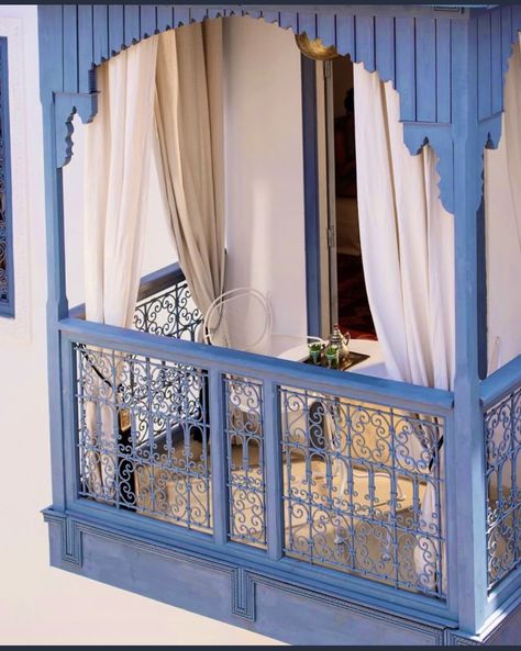 Moroccan Balcony Ideas, Middle Eastern Decor, Riad Marrakech, Classic House Design, Moroccan Interiors, Dekorasi Kamar Tidur, Home Decor Crate, Village House Design, Moroccan Design