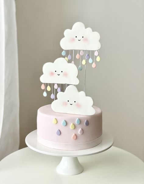 Cloud edible fondant cake topper - cute clouds with colorful rain drops. A perfect cake topper for a baby shower or a birthday. Visit my Etsy shop for more cake toppers. I accept custom orders too. Best wishes, Alex Fondant Clouds, Rain Cake, Drop Cake, Fondant Cakes Birthday, Cloud Cake, Fondant Cake Designs, Bolo Minnie, Bear Cake Topper