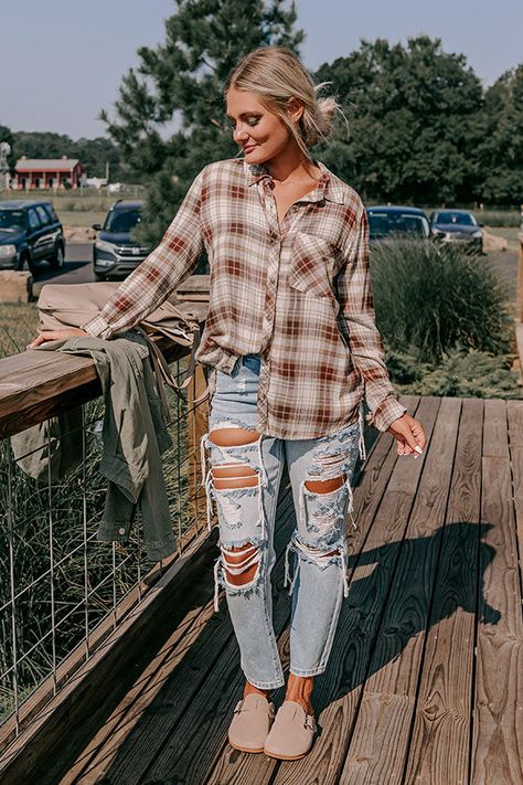 You will be looking cute around the bonfire when you arrive in this darling flannel featuring lightweight material patterned with a wine and olive hued plaid print, a button down front with a collared neckline, long loose sleeves with button closure cuffs, a single accent chest pocket, and a relaxed silhouette that falls into a rounded hemline! Measurements S : Bust 38", Hip 38", Length 30", Sleeve Length 23", Waist 36". M : Bust 40", Hip 40", Length 30", Sleeve Length 23.5", Waist 38". L : Bust Desert Fall Outfits, Indiana Fall Outfits, Women's Fashion Size 12 Outfit, Classic Country Style Fashion, Boho Farmhouse Outfits, Paint N Sip Outfit, Thanksgiving Flannel Outfit, Jean Flannel Outfit, Cabin Outfits Fall