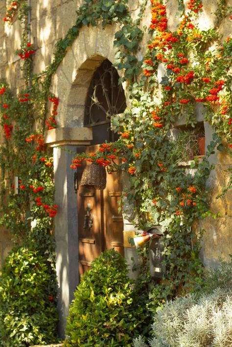 Small Italian Villages, Italy 1800s Aesthetic, Italy Village Aesthetic, Old Italy Aestethic, Italian Village Aesthetic, Villages Aesthetic, French Village Aesthetic, Village Life Aesthetic, Rural Italy