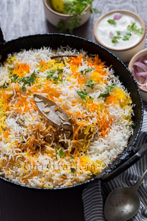 Chicken Dum Biryani Prep Meat Recipes Crockpot, Yemen Recipes, Briyani Receipes, Omani Food, Chicken Dum Biryani Recipe, Indian Biryani, Chicken Dum Biryani, Biryani Recipes, Biryani Rice