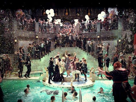 A little party never killed nobody! #Gatsby #GreatGatsby #Pool #Party Gatsby House, Great Gatsby Party Decorations, Gatsby Movie, The Great Gatsby 2013, Gatsby Party Decorations, Jay Gatsby, Beau Film, Gatsby Themed Party, Baz Luhrmann