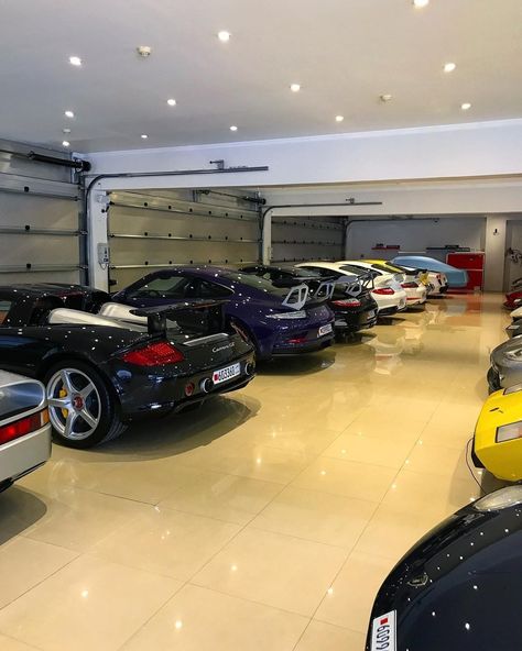 Luxury garage Cars Garage Aesthetic, Garage Full Of Luxury Cars, Car Garage Aesthetic, Rich Garage, Fancy Garage, Luxury Cars Aesthetic, Aesthetic Car Decor, Aesthetic Luxury Wallpaper, Car Interior Luxury