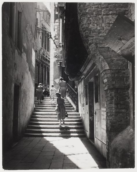 David ‘Chim’ Seymour, Street Scene, Venice, 1950. Europe Aesthetic, Italy Aesthetic, Vintage Italy, Little Italy, Fine Art Photo, Street Photo, City Aesthetic, White Photo, Street Scenes