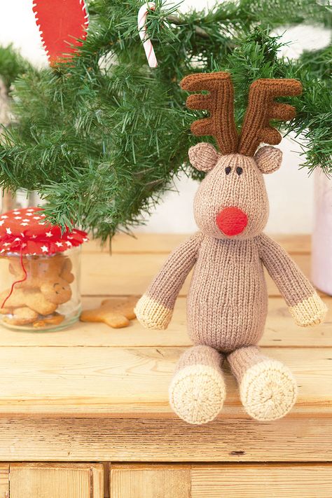 Get in the Christmas spirit with this knitted reindeer toy. Perfect for decorating the house or a festive toy for children, this knitted reindeer makes a welcome addition each festive season. Christmas Toy Knitting Patterns, Knitted Christmas Decorations, Knitting Patterns Boys, Knitting Patterns Toys, Christmas Knitting Patterns, Vintage Knitting Patterns, Christmas Toys, Christmas Knitting, Knitted Toys