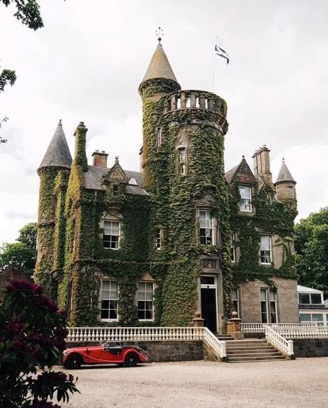 Carlowie castle Carlowrie Castle was built in the Scottish Baronial style between 1852 and 1855 on the outskirts of Kirkliston, a town approximately 10 miles from Edinburgh, Scotland. It has only ever belonged to two families: the Hutchison family, who built it, and the Marshall family, who acquired it 130 years later The castle was built to the designs of David Rhind the noted Scottish architect. However, Rhind is best known for his commercial and civic building designs and took on very few dom Scotland Castle Wedding, Scottish Aesthetic, Castle Exterior, Scotland Forever, Castle Scotland, Castle Aesthetic, European Aesthetic, Scotland Wedding, Castles In Scotland