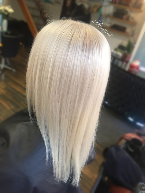 White Gold Hair, Scalp Bleach Blonde, Scalp Bleach, Matrix Hair Color, Phoenix Hair, Matrix Hair, Elsa Hair, Bleach Blonde Hair, Hair Extentions