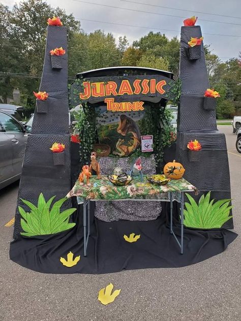 Jurassic park trunk or treat gates Jurassic Park Trunk Or Treat, Halloween Car Decorations, Trunker Treat Ideas, Jurassic Park Birthday Party, Jurassic Park Party, Jurassic Park Birthday, Dinosaur Halloween, Dinosaur Birthday Party Decorations, Halloween Entertaining