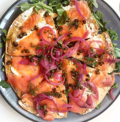 Quarantine Cuisine: Smoked Salmon Pizza from the Fogg Café - Gulfshore Life Smoked Salmon Pizza, Salmon Capers, Tribute To Mother, Veggie Pizza Recipe, Capers Recipe, Salmon Pizza, Red Onion Recipes, Pizza Recipes Easy, Veggie Pizza