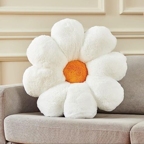 Fuzzy white daisy flower pillow Funky Desks, Desk Chair Cushion, Kitchen Chair Cushions, Decor Desk, Craft Room Decor, Flower Throw Pillows, Bed Throw, Pillows Flowers, Throw Pillows Bed