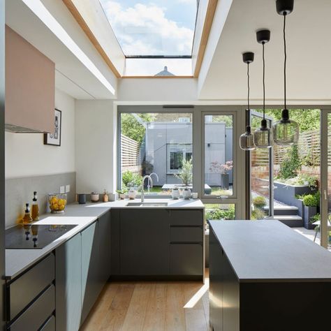 Victorian Terrace House Kitchen, Terrace House Kitchen, Terrace Kitchen Extension, Victorian Terrace Kitchen, Modern Kitchen Extensions, Flat Roof Skylights, Small Open Plan Kitchens, Flat Roof Extension, Victorian Terraced House