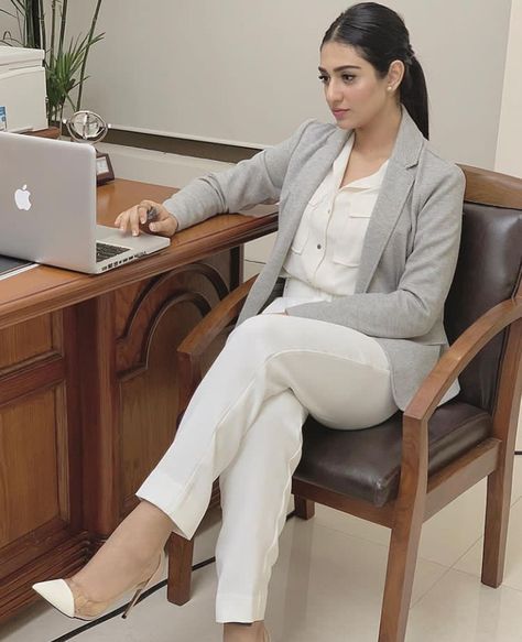 Stylish Office Wear, Sarah Khan, Business Dress Women, Celebrity Fashion Looks, Office Wear Women, Business Casual Outfits For Work, Office Fashion Women, Casual Day Outfits, Quick Outfits