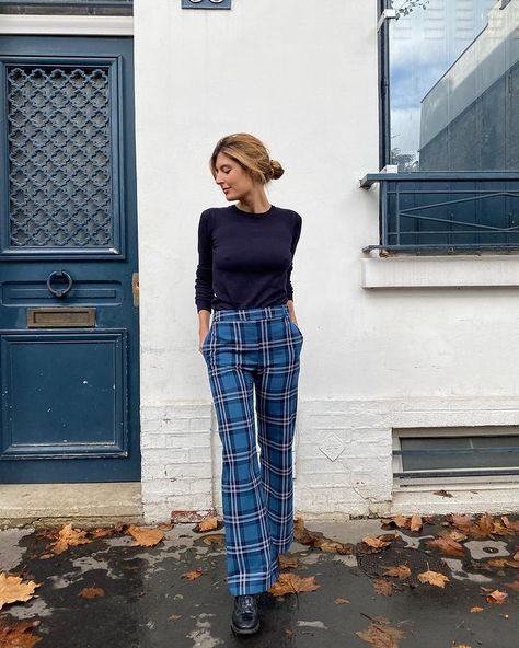 Blue Plaid Pants Outfit, Check Pants Outfit, Blue Monochromatic Outfit, Blue Trousers Outfit, Checked Outfit, Blue Plaid Pants, Plaid Pants Outfit, Tartan Fashion, Tartan Pants