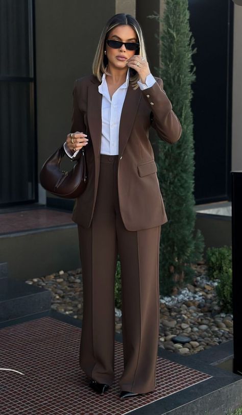 Outfits For Court For Women, Female Suit Outfit, Graduation Suits For Women, Woman Lawyer, Business Formal Women, Stylish Business Outfits, Pinterest Marketing Manager, Women Lawyer, Corporate Baddie