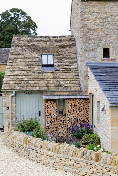 Rustic Cottage Exterior, English Cottage Exterior, Cottage House Exterior, Cotswold House, Cotswold Cottage, Stone Building, Country House Interior, Cottage Exterior, Cottage Interior