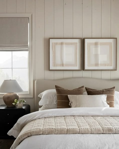 Beige Linen Bedding Styling, Single Bed Guest Room, Mcgee And Co Bedding, Chic Cozy Bedroom, How To Layer Bedding Master Bedrooms, Bedroom With Windows On Each Side Of Bed, Luxurious Bedding Ideas, Studio Mcgee Bedroom Master, Mcgee And Co Bedroom