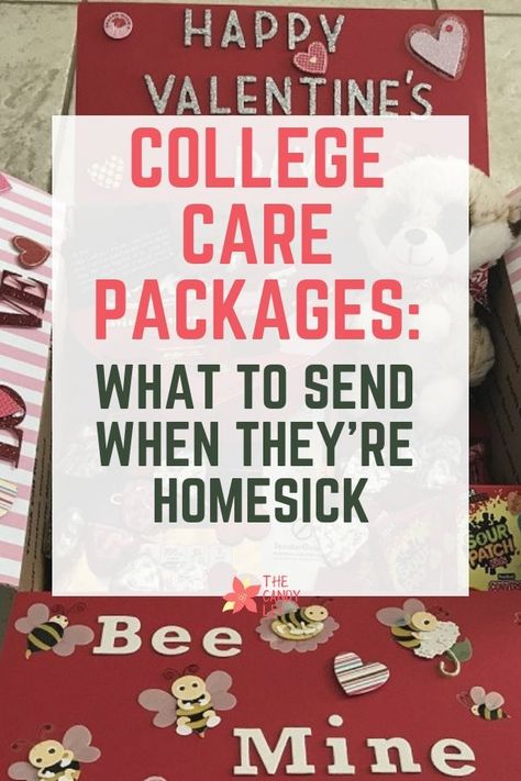 Build your own care package for the college student in your life with this list of awesome ideas. I always loved getting a care package from my family.  When I first started college my mom sent me some college dorm gift baskets and welcome to college care packages which definitely helped me feel less homesick. College Gift Boxes, Gifts For College Boys, College Care Package Ideas, Valentines Day Care Package, Homesick Gifts, Valentine Gift For Daughter, College Dorm Gifts, Valentines Day Package, Diy Care Package