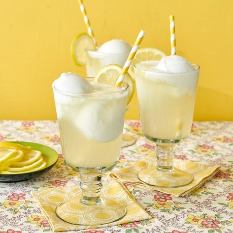 Lemonade Floats Are The Perfect Summer Treat Pioneer Woman Potato Salad, Best Sides For Bbq, Easy Spring Cocktails, Fun Drink Ideas, Pioneer Recipes, Drinks Lemonade, Red Sangria Recipes, Lemon Press, Paloma Recipe