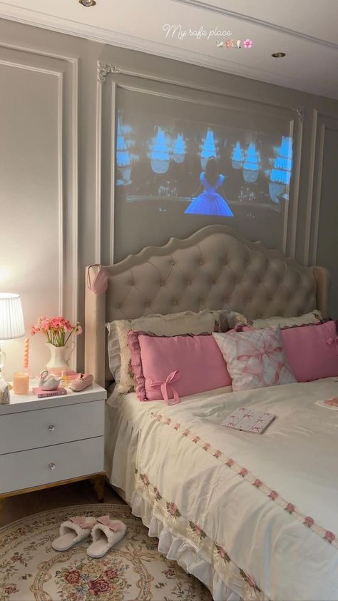 Threads:- @_.sbxb Princess Room Aesthetic, Beren Core, Interior Board, Cottage House Interior, My Safe Place, Small Bedroom Inspiration, Princess Room, My Princess, Girly Room