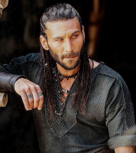 Pirate Face Claim, Face Claims Male, Male Pirate, Black Sails Starz, Pirate Makeup, Zach Mcgowan, Best Period Dramas, Charles Vane, Pirate Face