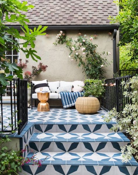 10 inspiring outdoor spaces on apartment 34 Design Per Patio, No Grass Backyard, Patio Tiles, Casa Exterior, Patio Interior, Backyard Retreat, Outdoor Tiles, Backyard Makeover, Patio Decorating