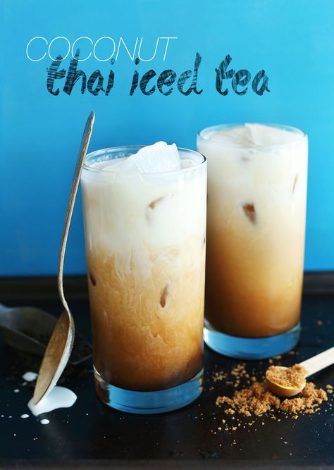 Vegan Thai Iced Tea - Made with black tea, vanilla, natural sweeteners, and creamy coconut milk! Recipe Coconut Milk, Thai Tea Recipes, Thai Coffee, Thai Iced Tea, Creamy Cocktails, Iced Tea Recipes, Vegan Drinks, Thai Tea, Coffee Recipe