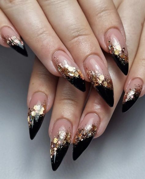 January Nail Designs, Black Gold Nails, Nye Nails, New Years Nail Designs, New Years Eve Nails, January Nails, Makijaż Smokey Eye, Party Nails, New Year's Nails