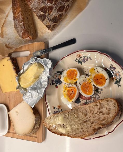 breakfast with French cheese, butter, and fresh sourdough @bitten.bitess #food #foodphotography #foodstagram #foodblogger #pastry #baker #bakery #bakeryelove French Breakfast Ideas, Sourdough Breakfast Recipes, Danish Breakfast, Sourdough Breakfast, European Breakfast, Autumn Breakfast, French Foods, French Butter, French Breakfast