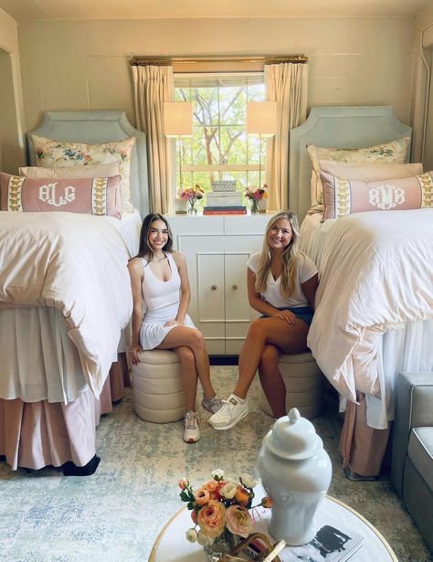 Dorm Inspo Preppy, Sec Dorm Rooms, Utk Dorm Room, Smu Dorm, Lsu Miller Dorm Room Ideas, Lsu Dorm Room, University Of Arkansas Dorm Room Ideas, Dorm Room Ideas Ole Miss, Single Dorm Room Ideas