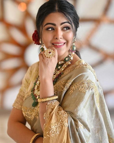 Shafaq Naaz, Stylish Sarees, Beauty Queens, Classic Beauty, India Beauty, Portrait Drawing, Beauty Women, Dancer, Saree