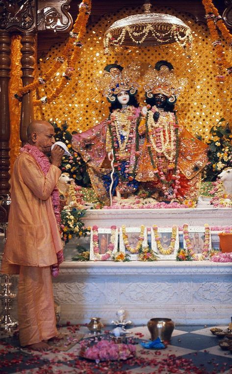 Vrindavan Devotees, Srila Prabhupada Hd Images, Prabhupada Pictures, Isckon Radhakrishna, Vrindavan Dham Images, Vrindavan Photography Pictures, Vrindavan Krishna, Iskcon Vrindavan, Krishna Avatar