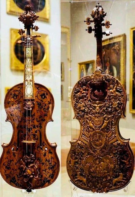 Viola Instrument, Modena Italy, The Violin, Stringed Instruments, Model Inspo, Dragon Head, String Instruments, Point Of View, 17th Century