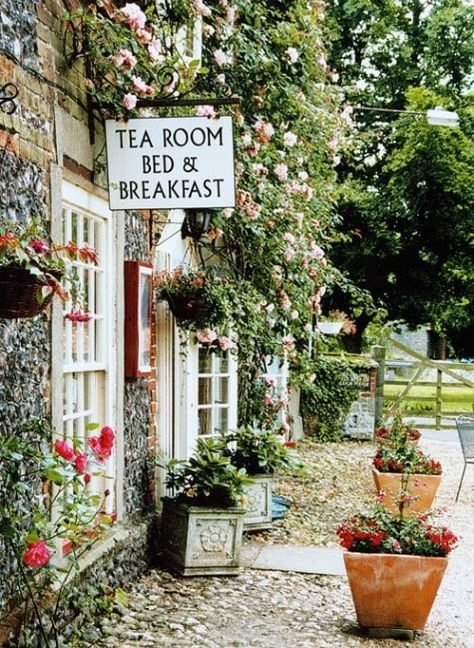 Traditional Tea, Bed And Breakfast Inn, Tea Rooms, Room Bed, English Countryside, Tea Shop, Tea House, Oh The Places Youll Go, Tea Room